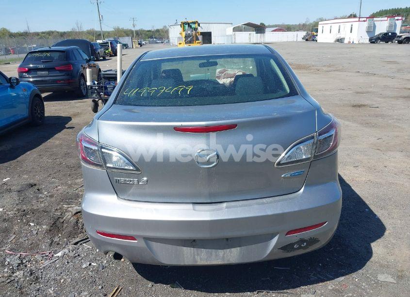 Photo 16 of 2013 Mazda Mazda3 I SPORT (VIN JM1BL1U73D1814690)