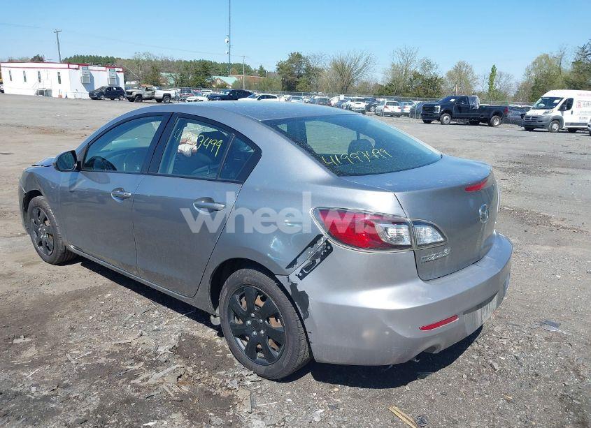 Photo 3 of 2013 Mazda Mazda3 I SPORT (VIN JM1BL1U73D1814690)