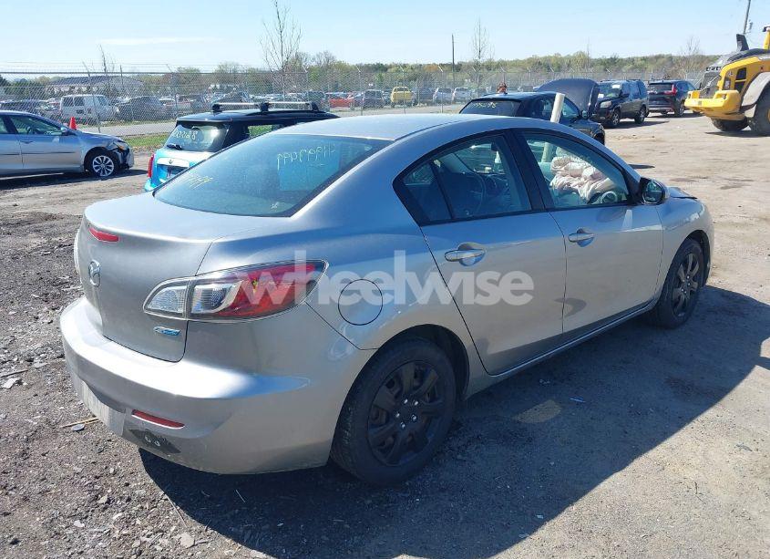 Photo 4 of 2013 Mazda Mazda3 I SPORT (VIN JM1BL1U73D1814690)