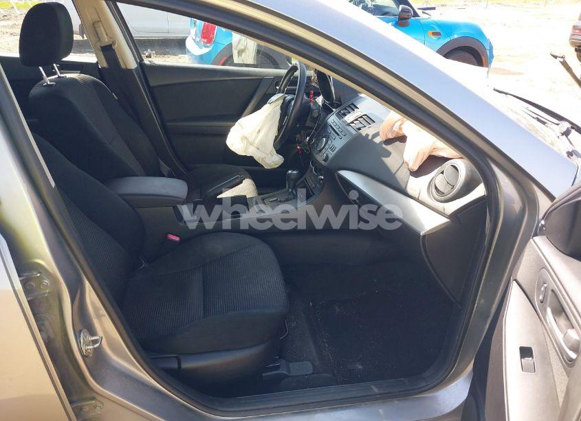 Photo 5 of 2013 Mazda Mazda3 I SPORT (VIN JM1BL1U73D1814690)