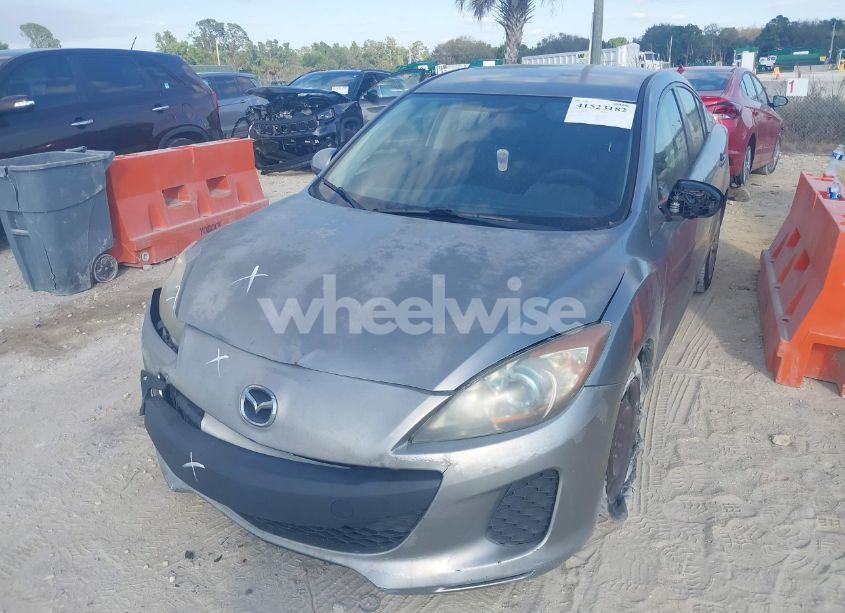Photo 2 of 2013 Mazda Mazda3 I SPORT (VIN JM1BL1U75D1704675)