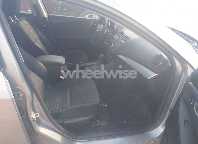 Photo 5 of 2013 Mazda Mazda3 I SPORT (VIN JM1BL1U75D1704675)