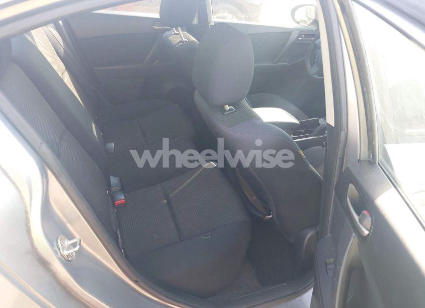 Photo 8 of 2013 Mazda Mazda3 I SPORT (VIN JM1BL1U75D1704675)