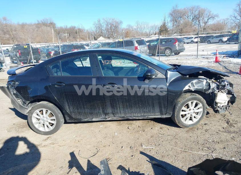 Photo 13 of 2013 Mazda Mazda3 I SPORT (VIN JM1BL1U75D1718348)