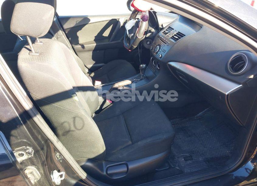 Photo 5 of 2013 Mazda Mazda3 I SPORT (VIN JM1BL1U75D1718348)