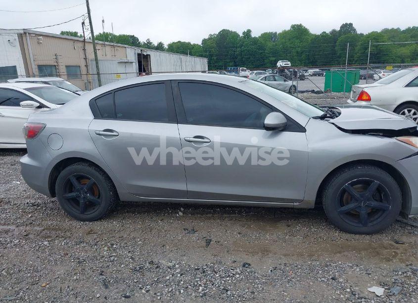 Photo 13 of 2013 Mazda Mazda3 I SPORT (VIN JM1BL1U75D1743637)