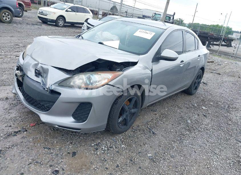 Photo 2 of 2013 Mazda Mazda3 I SPORT (VIN JM1BL1U75D1743637)
