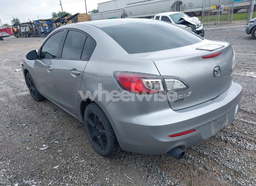 Photo 3 of 2013 Mazda Mazda3 I SPORT (VIN JM1BL1U75D1743637)