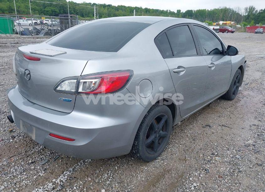 Photo 4 of 2013 Mazda Mazda3 I SPORT (VIN JM1BL1U75D1743637)