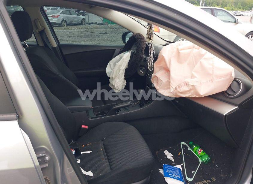 Photo 5 of 2013 Mazda Mazda3 I SPORT (VIN JM1BL1U75D1743637)