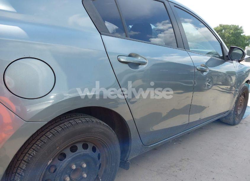 Photo 16 of 2013 Mazda Mazda3 I SPORT (VIN JM1BL1U76D1702885)