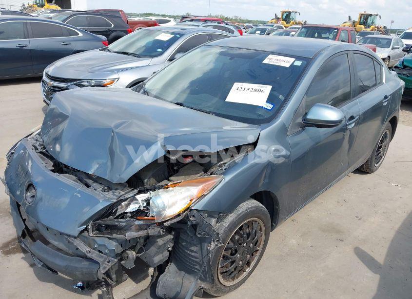 Photo 2 of 2013 Mazda Mazda3 I SPORT (VIN JM1BL1U76D1702885)