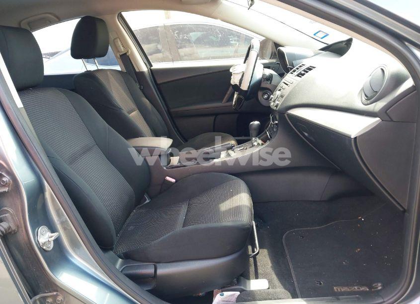 Photo 5 of 2013 Mazda Mazda3 I SPORT (VIN JM1BL1U76D1702885)