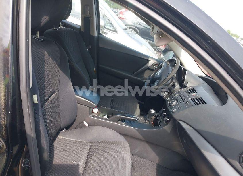 Photo 5 of 2013 Mazda Mazda3 I SPORT (VIN JM1BL1U76D1742979)