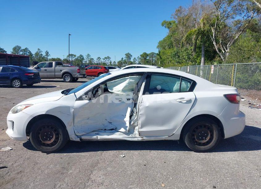 Photo 14 of 2013 Mazda Mazda3 I SPORT (VIN JM1BL1U77D1833078)