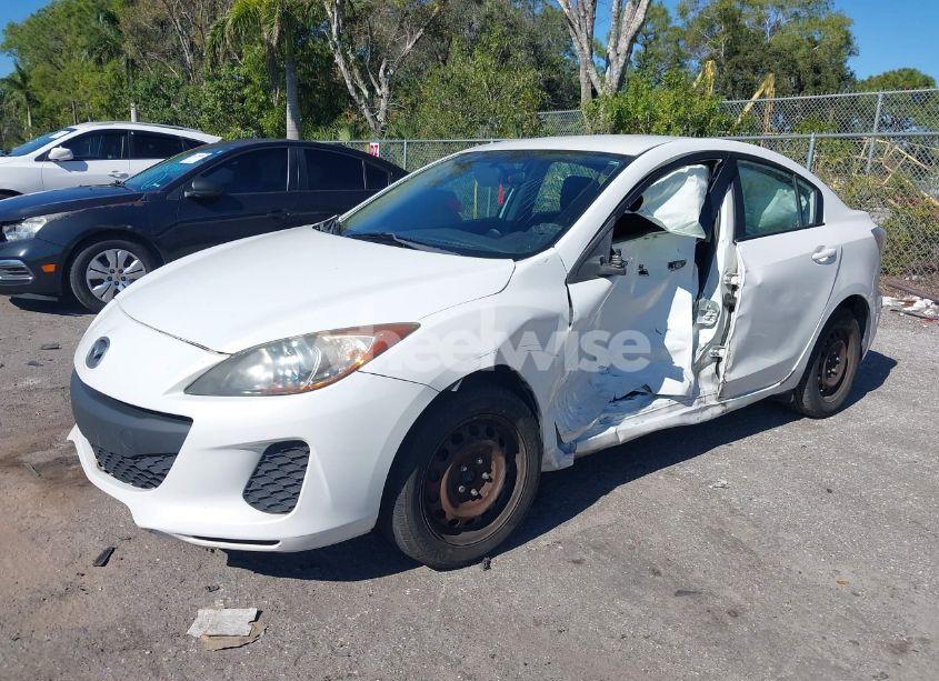Photo 2 of 2013 Mazda Mazda3 I SPORT (VIN JM1BL1U77D1833078)