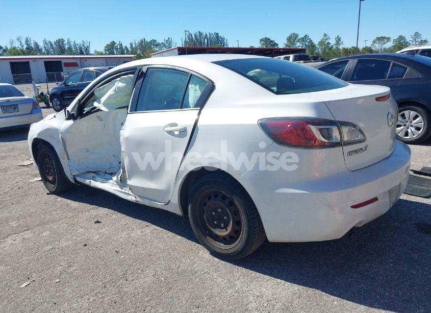 Photo 3 of 2013 Mazda Mazda3 I SPORT (VIN JM1BL1U77D1833078)