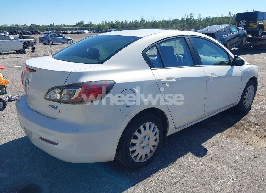 Photo 4 of 2013 Mazda Mazda3 I SPORT (VIN JM1BL1U77D1833078)