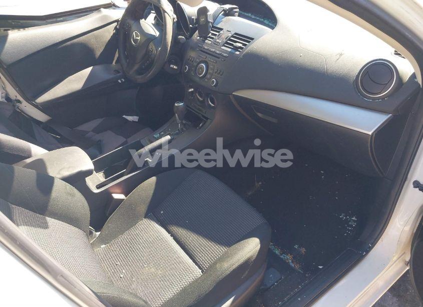 Photo 5 of 2013 Mazda Mazda3 I SPORT (VIN JM1BL1U77D1833078)