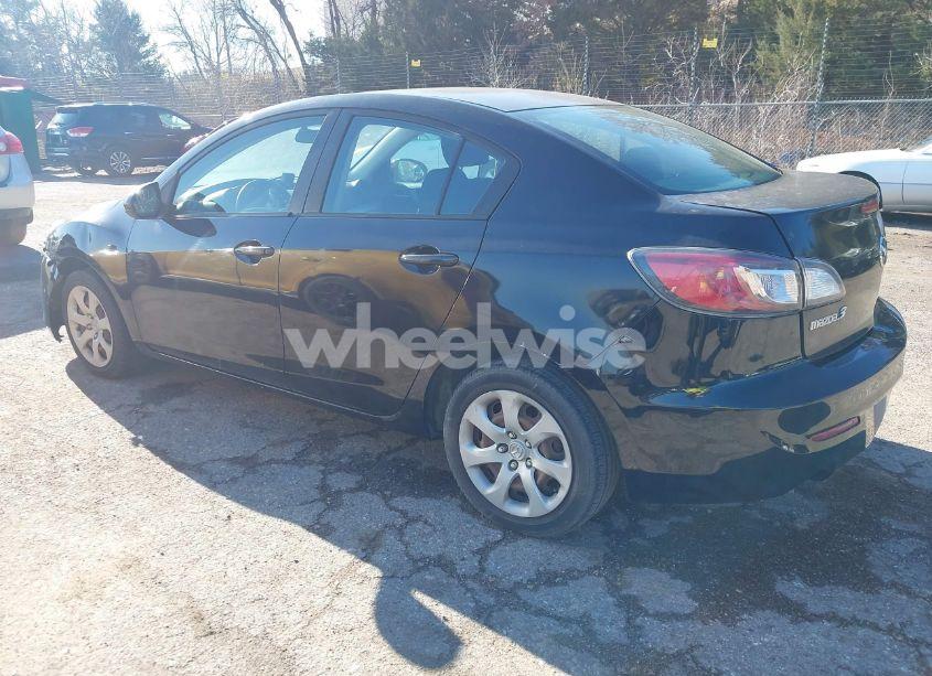 Photo 3 of 2013 Mazda Mazda3 I SPORT (VIN JM1BL1U78D1717355)