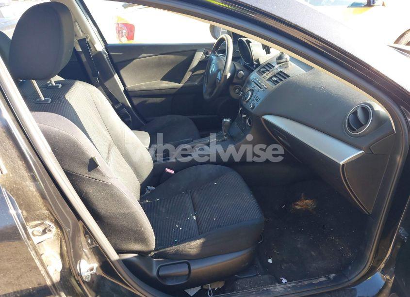 Photo 5 of 2013 Mazda Mazda3 I SPORT (VIN JM1BL1U78D1717355)