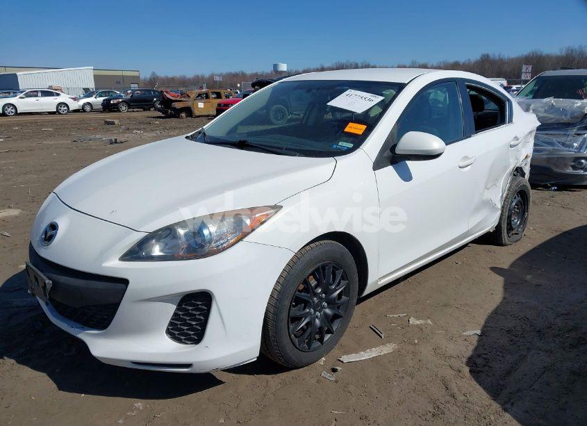 Photo 2 of 2013 Mazda Mazda3 I SPORT (VIN JM1BL1U79D1739798)