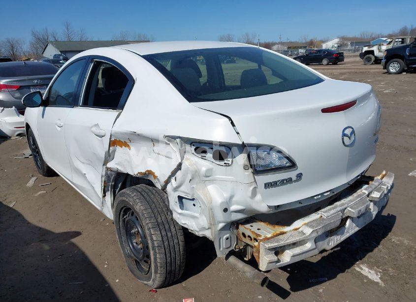 Photo 3 of 2013 Mazda Mazda3 I SPORT (VIN JM1BL1U79D1739798)