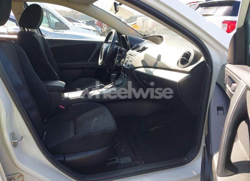 Photo 5 of 2013 Mazda Mazda3 I SPORT (VIN JM1BL1U79D1739798)