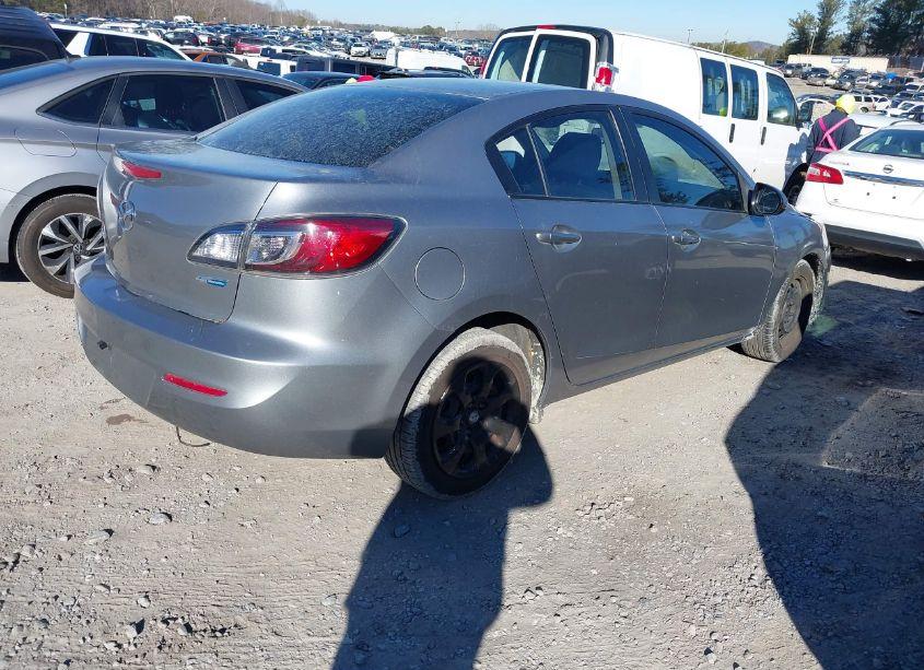 Photo 4 of 2013 Mazda Mazda3 I SPORT (VIN JM1BL1U79D1798690)