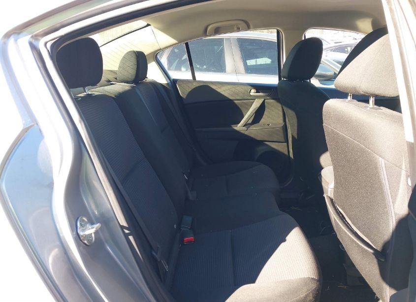 Photo 8 of 2013 Mazda Mazda3 I SPORT (VIN JM1BL1U79D1798690)