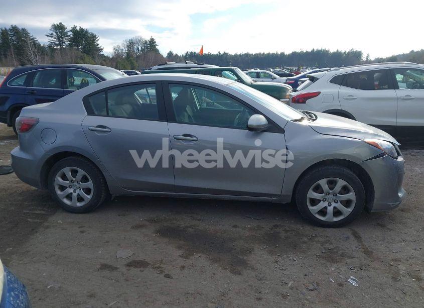 Photo 13 of 2013 Mazda Mazda3 I SPORT (VIN JM1BL1U79D1806545)