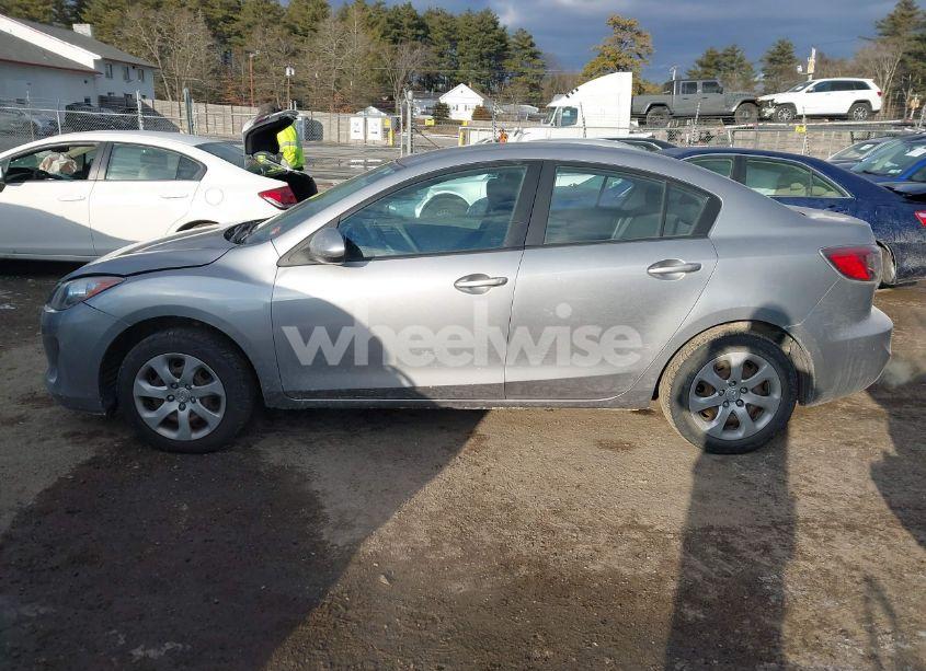Photo 14 of 2013 Mazda Mazda3 I SPORT (VIN JM1BL1U79D1806545)