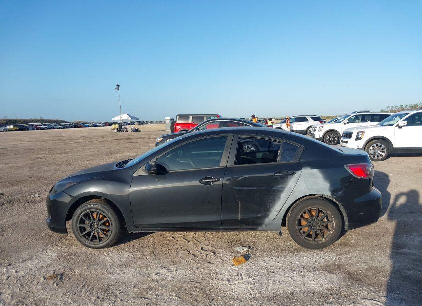 Photo 13 of 2013 Mazda Mazda3 I SPORT (VIN JM1BL1U7XD1703277)