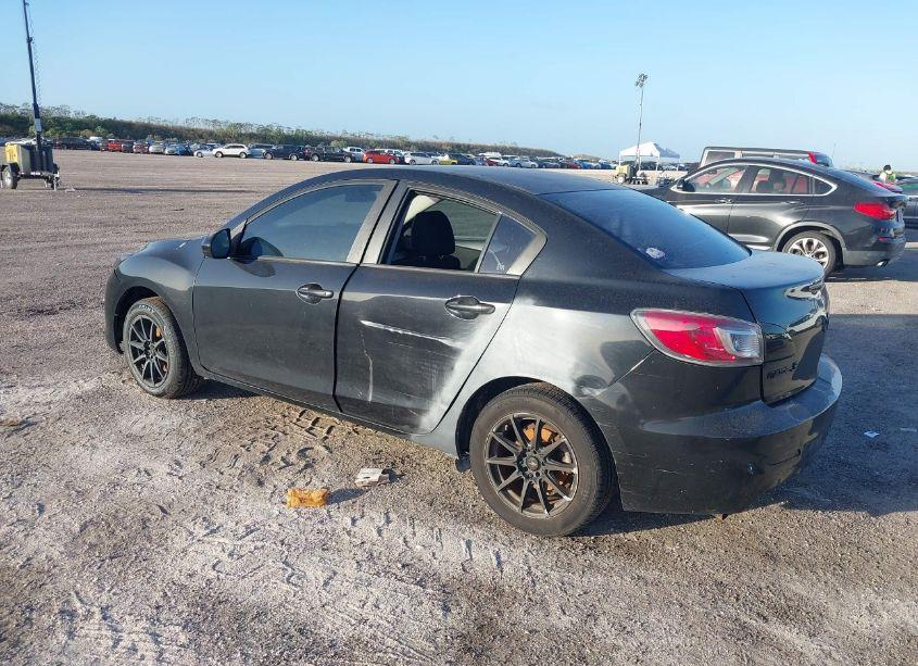 Photo 3 of 2013 Mazda Mazda3 I SPORT (VIN JM1BL1U7XD1703277)