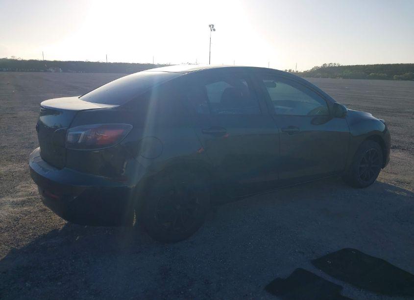 Photo 4 of 2013 Mazda Mazda3 I SPORT (VIN JM1BL1U7XD1703277)