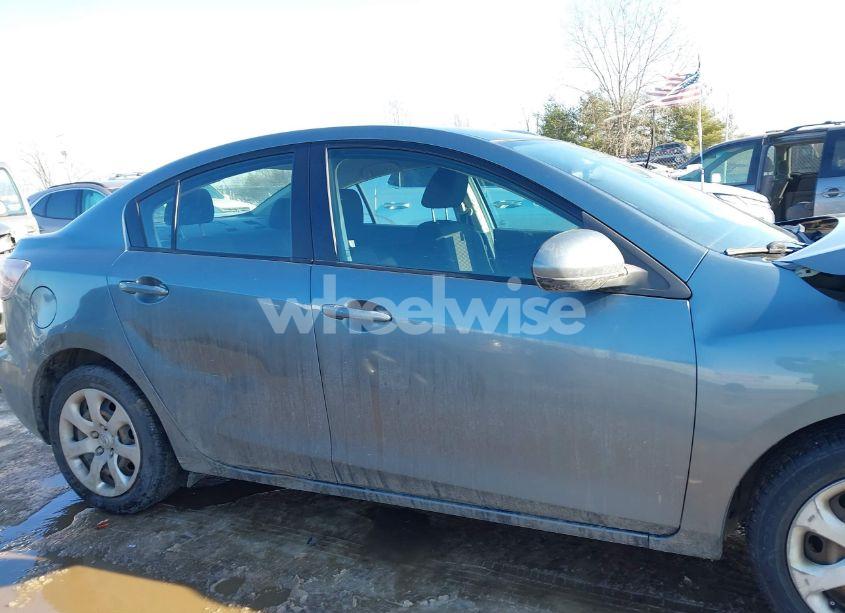 Photo 13 of 2013 Mazda Mazda3 I SPORT (VIN JM1BL1U7XD1712559)