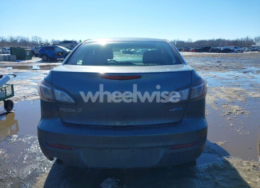 Photo 16 of 2013 Mazda Mazda3 I SPORT (VIN JM1BL1U7XD1712559)