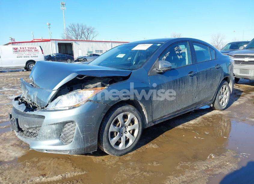 Photo 2 of 2013 Mazda Mazda3 I SPORT (VIN JM1BL1U7XD1712559)