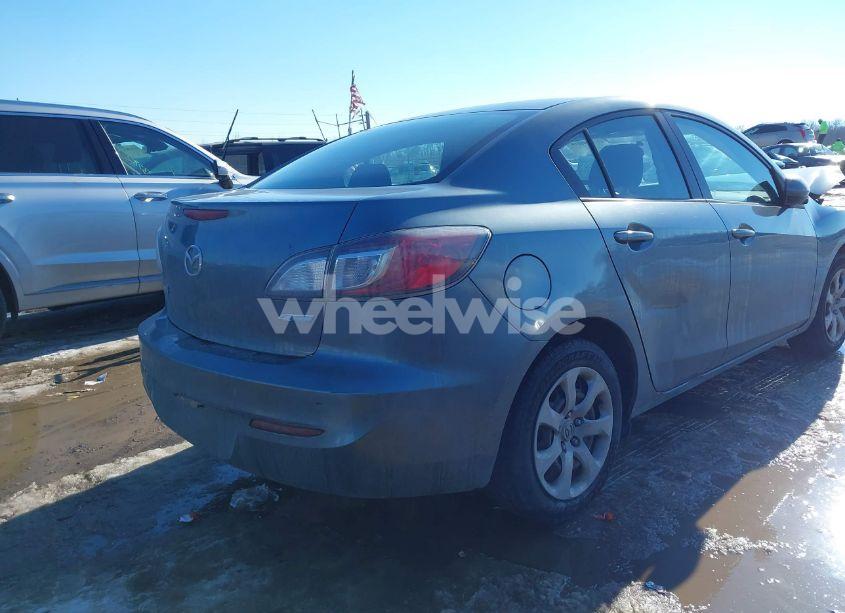 Photo 4 of 2013 Mazda Mazda3 I SPORT (VIN JM1BL1U7XD1712559)