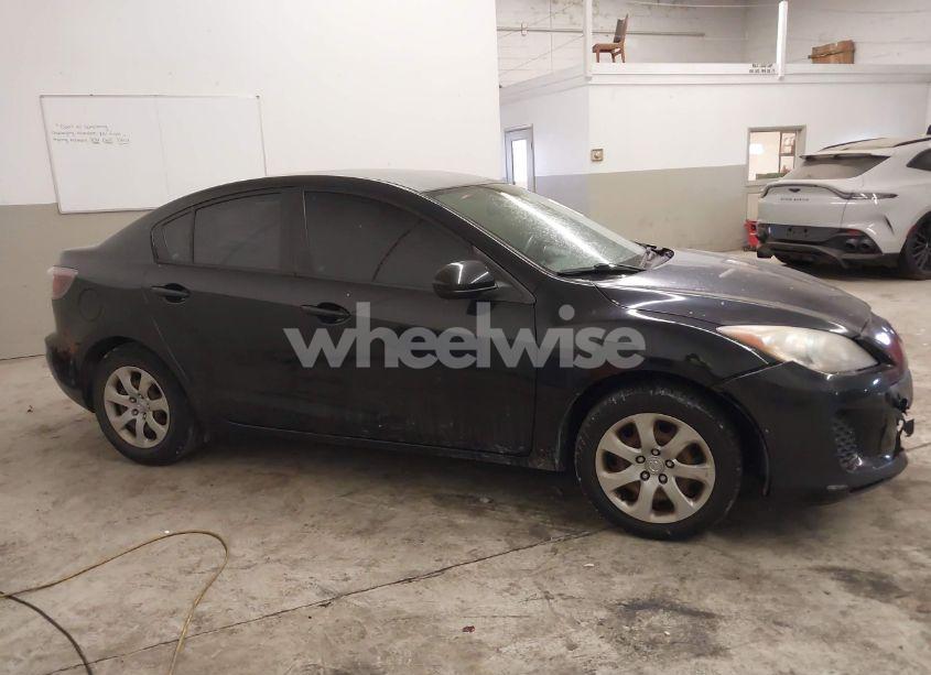 Photo 13 of 2013 Mazda Mazda3 I SPORT (VIN JM1BL1U7XD1762121)