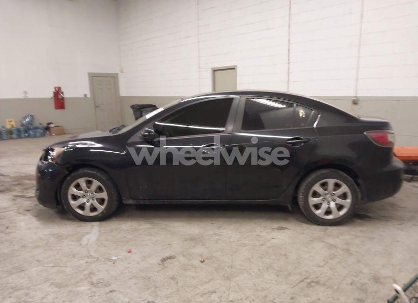 Photo 14 of 2013 Mazda Mazda3 I SPORT (VIN JM1BL1U7XD1762121)