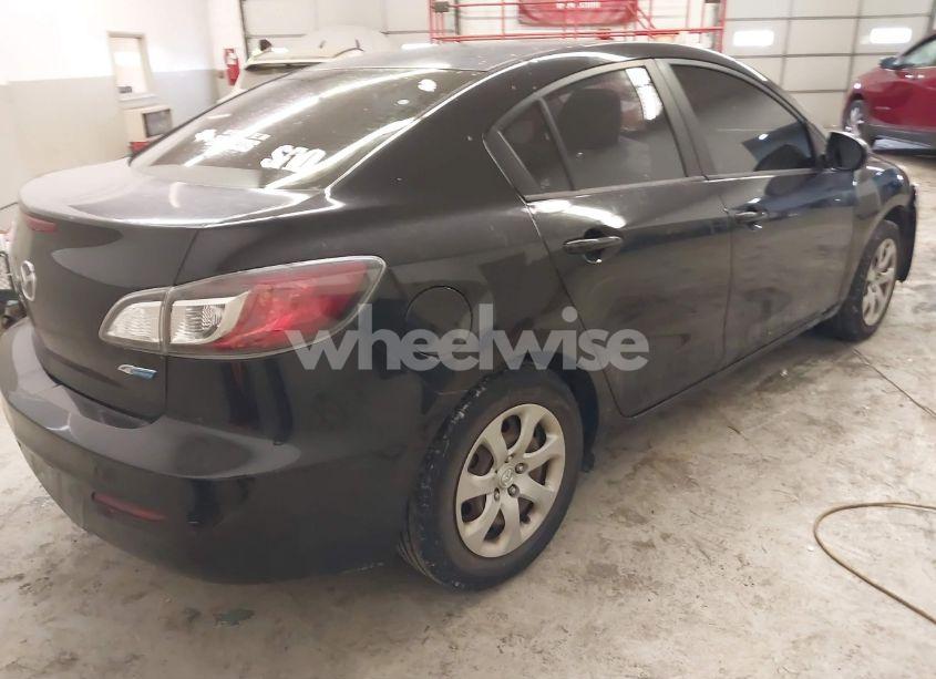 Photo 4 of 2013 Mazda Mazda3 I SPORT (VIN JM1BL1U7XD1762121)