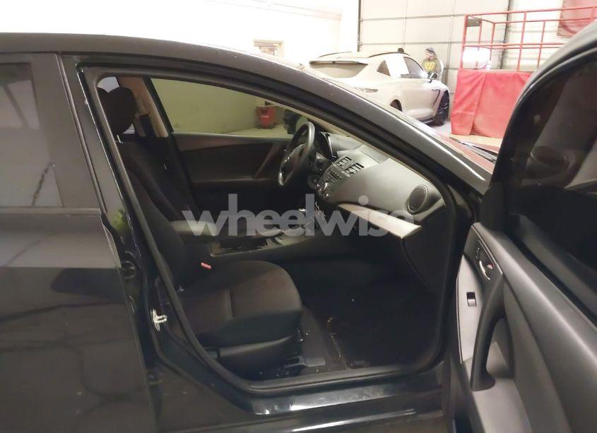 Photo 5 of 2013 Mazda Mazda3 I SPORT (VIN JM1BL1U7XD1762121)