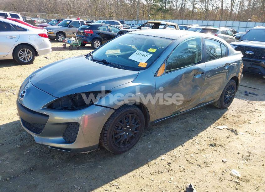 Photo 2 of 2013 Mazda Mazda3 I SPORT (VIN JM1BL1U7XD1814363)