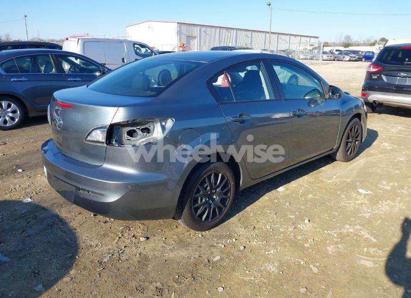 Photo 4 of 2013 Mazda Mazda3 I SPORT (VIN JM1BL1U7XD1814363)