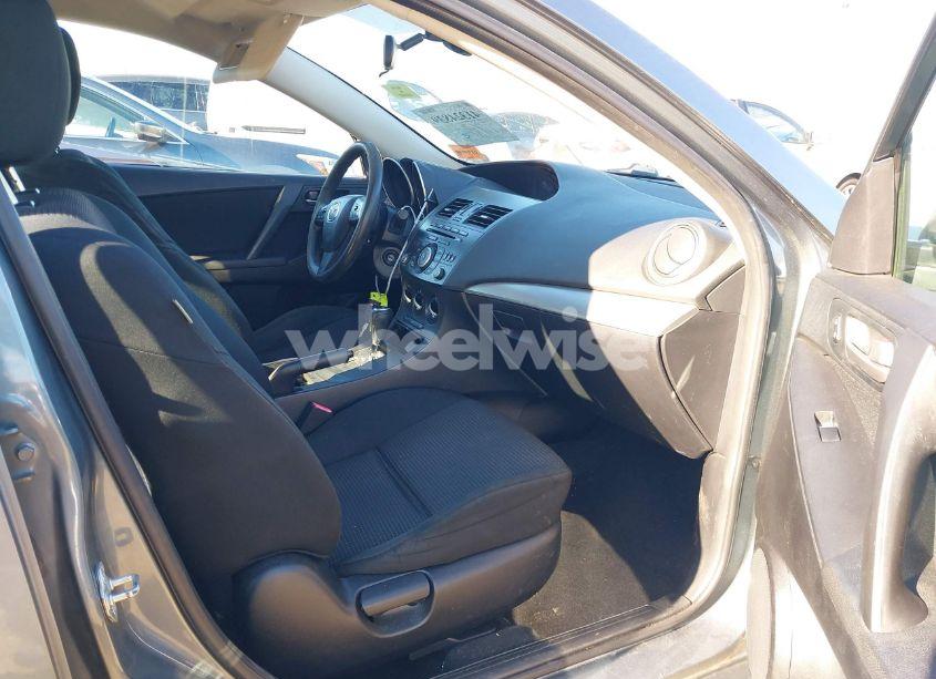 Photo 5 of 2013 Mazda Mazda3 I SPORT (VIN JM1BL1U7XD1814363)