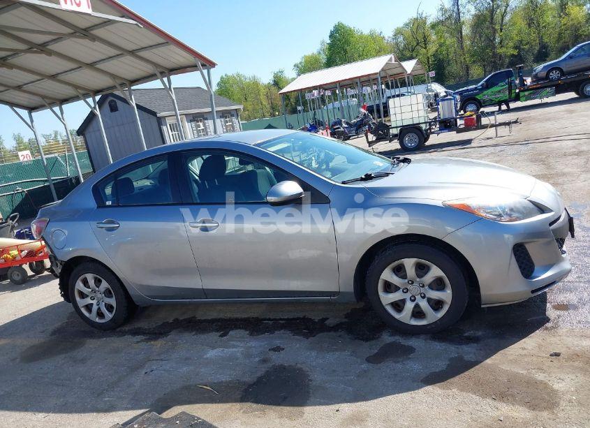 Photo 14 of 2013 Mazda Mazda3 I SPORT (VIN JM1BL1U82D1709356)