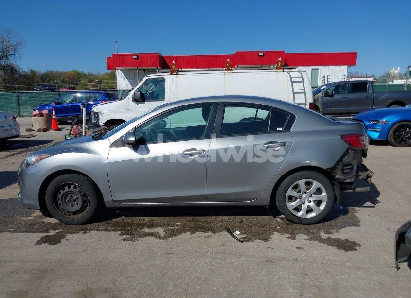 Photo 15 of 2013 Mazda Mazda3 I SPORT (VIN JM1BL1U82D1709356)