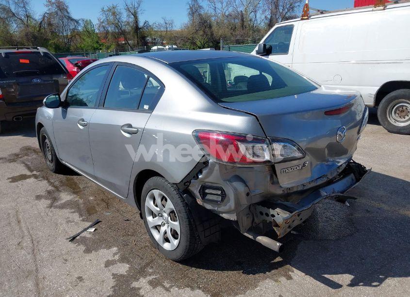 Photo 3 of 2013 Mazda Mazda3 I SPORT (VIN JM1BL1U82D1709356)