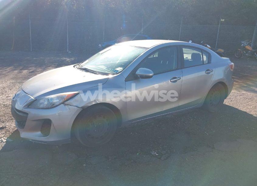 Photo 2 of 2013 Mazda Mazda3 I SPORT (VIN JM1BL1U87D1703441)